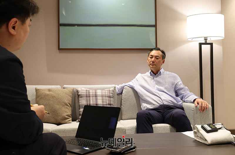 ▲ 한국계 미국인 법조인인 모스 탄 전 미국 국무부 국제형사사법대사가 7일 오후 경기도 모처에서 뉴데일리와 인터뷰를 하고 있다. ⓒ정상윤 기자