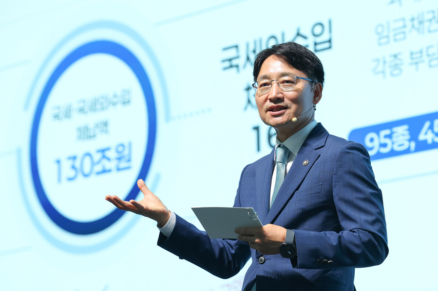 ▲ 임광현 국세청장은　지난　３일　경기　고양　킨텍스에서　국세·국세외수입 체납관리단의　의미·역할·중요성 및 앞으로의 비전을 주제로 대면 강연을 헸다．ⓒ국세청