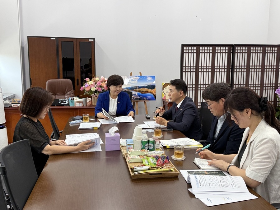▲ 이남오 함평군수가 서영교 국회의원 방문ⓒ전남광주통합특별시 함평군 제공