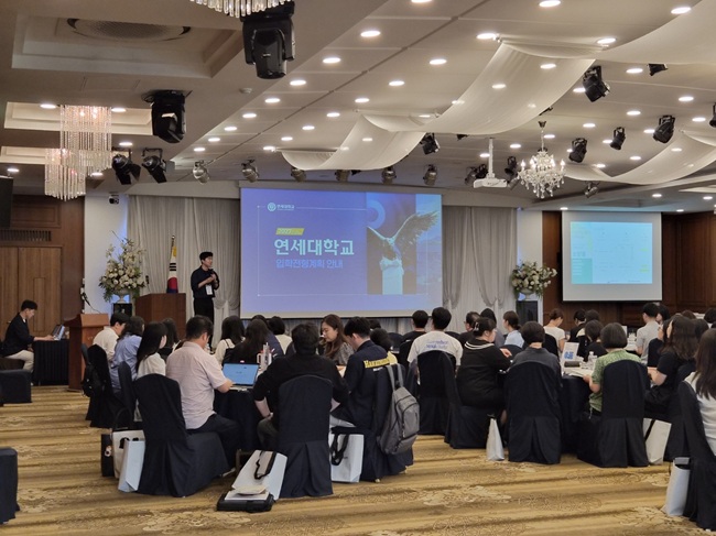 ▲ 강원특별자치도교육청이 8일 춘천베어스호텔에서 도내 진학담당 교원 80명을 대상으로 '2026년 강원진학지원센터와 서울 5개 대학이 함께하는 대입역량 강화 직무연수'를 운영했다. ⓒ강원특별자치도교육청