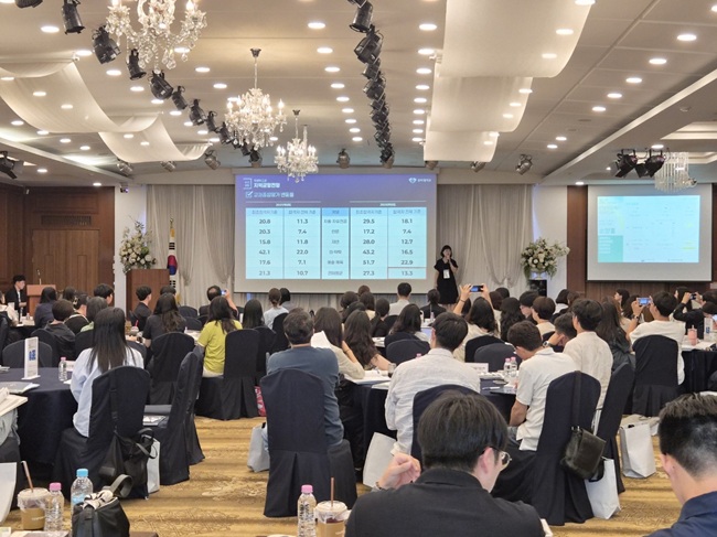▲ 강원특별자치도교육청이 8일 춘천베어스호텔에서 도내 진학담당 교원 80명을 대상으로 '2026년 강원진학지원센터와 서울 5개 대학이 함께하는 대입역량 강화 직무연수'를 운영했다. ⓒ강원특별자치도교육청