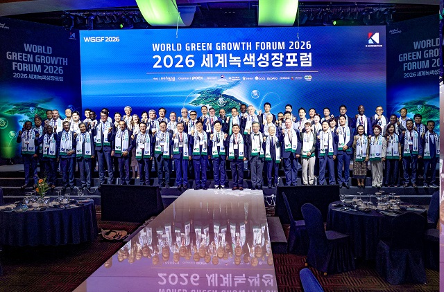 ▲ ‘2026 세계녹색성장포럼(WGGF 2026)’ 개막식 후 참석한 내빈들이 기념촬영을 하고 있다.ⓒ뉴데일리