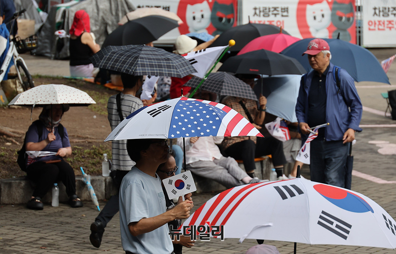 "청년들이 목소리 내는 걸 보면 힘이 난다 … 우리라도 현장 지켜야"