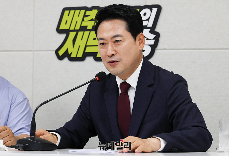 ▲ 장동혁 국민의힘 대표가 10일 뉴데일리TV '배추도사의 새벽 배송'에 출연해 발언하고 있다. ⓒ서성진 기자