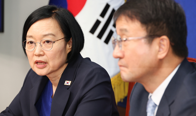 ▲ 한성숙(왼쪽) 국무총리가 10일 국회에서 한병도 더불어민주당 대표 직무대행 겸 원내대표를 예방해 발언하고 있다. ⓒ뉴시스