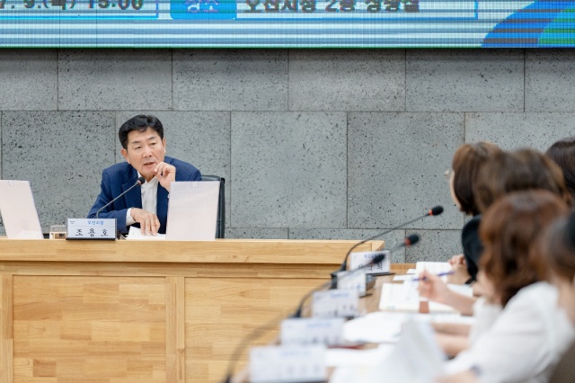 ▲ 첫 업무보고를 주재하고 있는 조용호 시장ⓒ오산시 제공