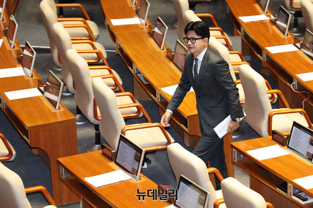 한동훈, 보수·우파 전방위 공세 … 국힘 복당 더 멀어지나