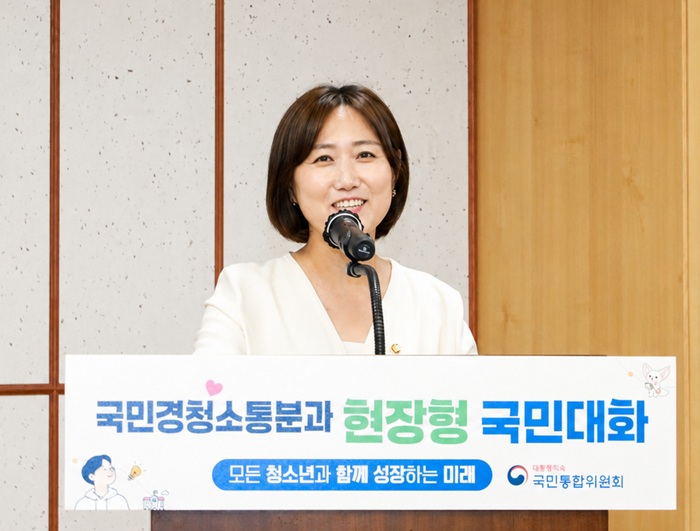▲ 국민통합위원회가 지난 6일 오후 2시 국회 의원회관 제3세미나실에서 '모든 청소년과 함께 성장하는 미래'를 주제로 '현장형 국민대화 권역별 토론회'를 개최하고, 정서적 위기청소년과 학교 밖 청소년 지원체계 개선방안을 논의했다. ⓒ국민통합위원회