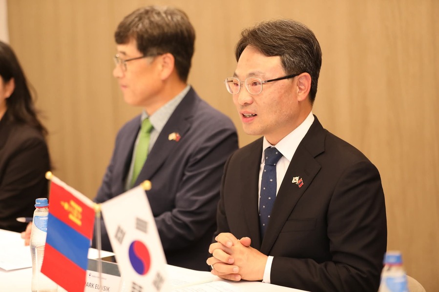 ▲ 박은식 산림청장은 9일 몽골 울란바타르에서 몽골 환경기후변화부와 '사막화 방지·산림복원 양해각서' 및 '기후변화 역량강화 양해각서' 체결을 통해 양국간 산림협력을 확대했다. ⓒ산림청