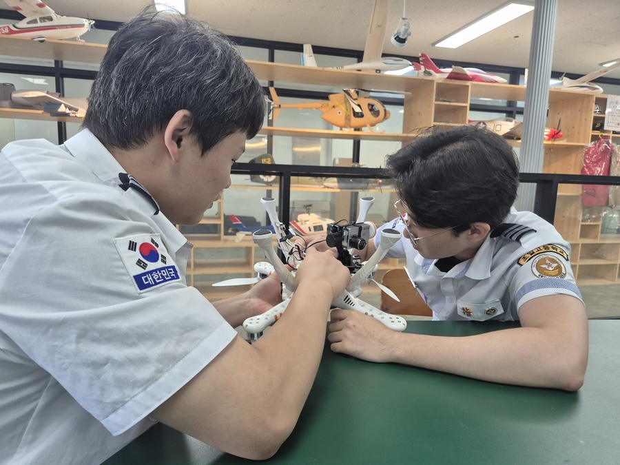▲ 조일고 공군부사관과는 군 조직에서 요구하는 기본 소양과 직무 능력을 함께 키우는 교육과정을 운영하고 있다. 부사관 직무 이해를 비롯해 체력관리, 리더십 교육, 면접 대비, 인성교육을 연계하고 방과후 심화 프로그램까지 더해 선발 절차별 준비를 이어오고 있다.ⓒ조일고