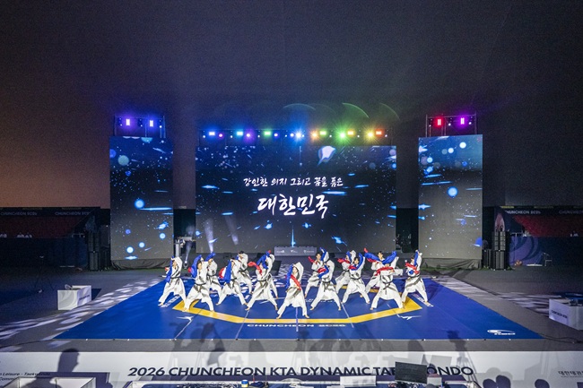 ▲ 강원·춘천 2026 세계태권도문화축제의 2026 춘천 KTA 다이내믹 태권도가 11일 춘천 송암스포츠타운에서 열리고 있다. ⓒ춘천시