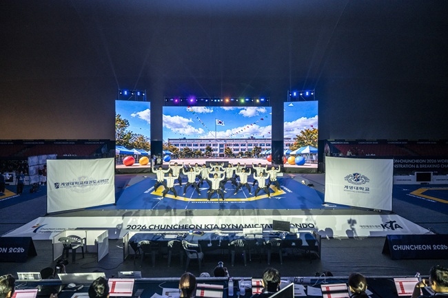 ▲ 강원·춘천 2026 세계태권도문화축제의 2026 춘천 KTA 다이내믹 태권도가 11일 춘천 송암스포츠타운에서 열리고 있다. ⓒ춘천시