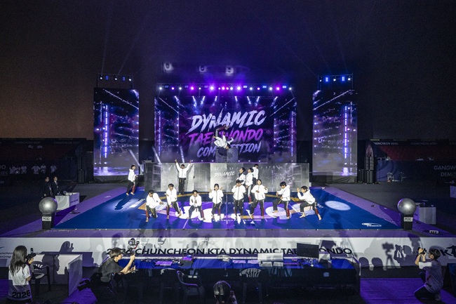 ▲ 강원·춘천 2026 세계태권도문화축제의 2026 춘천 KTA 다이내믹 태권도가 11일 춘천 송암스포츠타운에서 열리고 있다. ⓒ춘천시