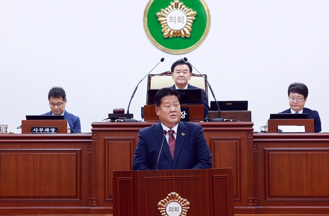 ▲ 이상호 태백시장이 지난 10일 제10대 태백시의회 개원식에 참석해 태백시의회와의 소통과 협치를 통한 활력 넘치는 태백시를 만들겠다고 밝혔다. ⓒ태백시