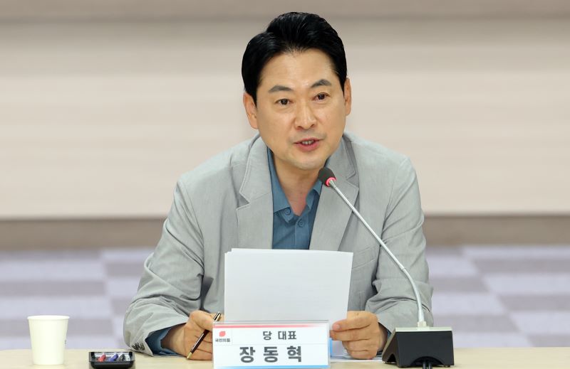 ▲ 장동혁 국민의힘 대표가 12일 부산 수영구 국민의힘 부산시당에서 열린 '6·3 참정권 박탈 사태 부산·경남권 청년·대학생 현장 간담회'에 참석해 발언을 하고 있다. ⓒ뉴시스