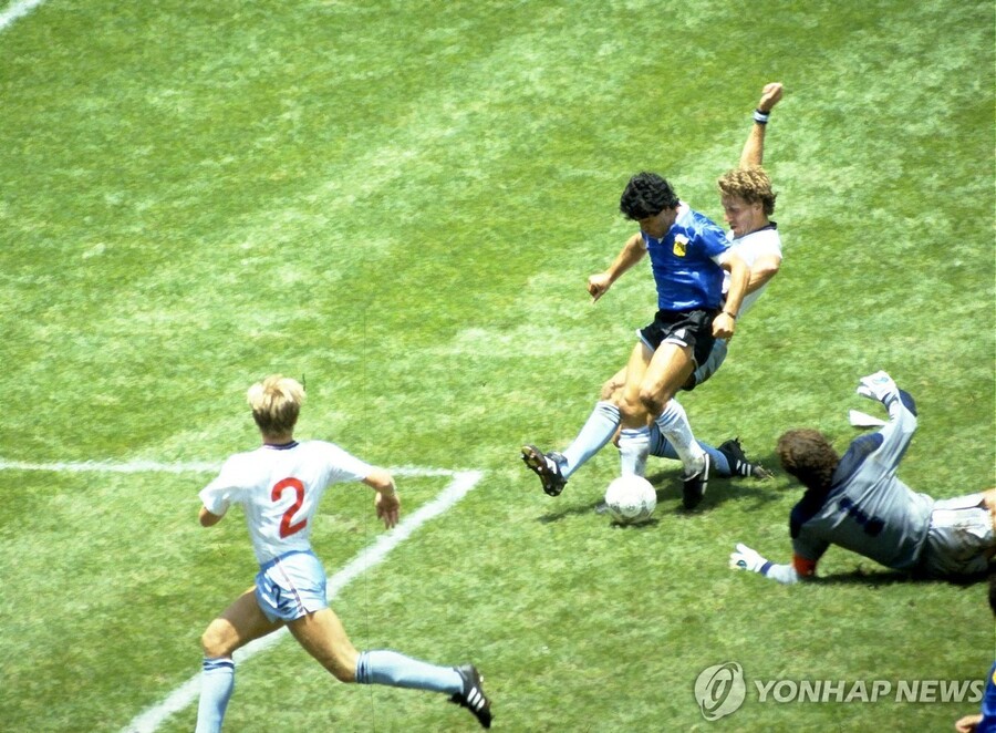 ▲ 마라도나는 1986 멕시코 월드컵 8강에서 멀티골을 넣으며 잉글랜드를 무너뜨렸다.ⓒ연합뉴스 제공