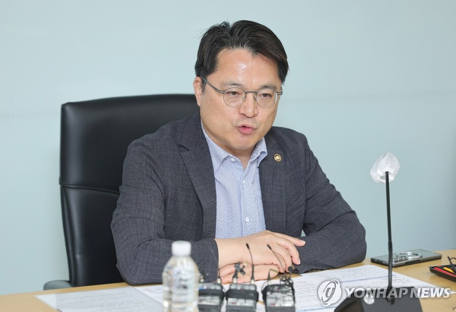 ▲ '원유 수급 긴급 점검 회의' 참석한 문신학 산업통상부 차관ⓒ연합뉴스
