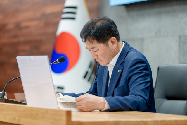 ▲ 기획재정국 업무보고에서 감액 추경 통한 긴축재정을 밝힌 조용호 시장ⓒ오산시 제공