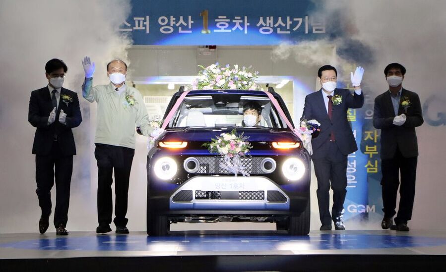 ▲ 2021년 9월 캐스퍼 양산 1호차 생산기념ⓒ광주글로벌모터스(GGM) 제공