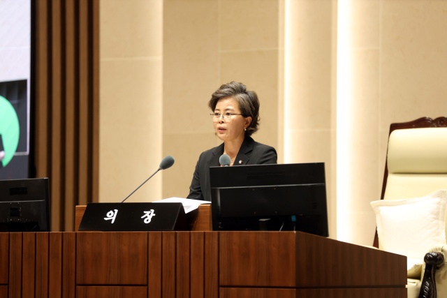 ▲ 김미경 수원특례시의회 의장이 13일 제403회 임시회 제1차 본회의에서 개회사를 하고 있다. ⓒ수원시의회 제공