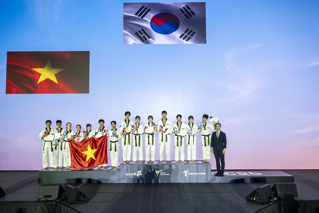 ▲ '강원·춘천 2026 세계태권도문화축제'가 열리고 있는 춘천 송암스포츠타운에서는 13일 세계태권도 시범경연 및 격파대회가 열렸다. ⓒ춘천시