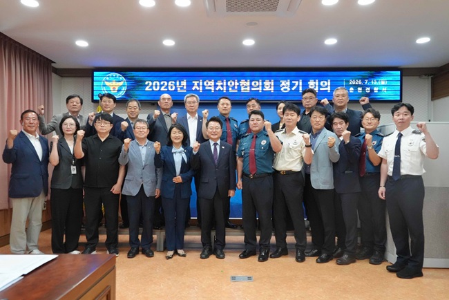 ▲ 육동한 춘천시장이 13일 춘천경찰서 소회의실에서 열린 '2026년 지역치안협의회 정기회의'에 참석해 시민의 일상과 맞닿은 민생안전 대책을 집중 논의했다. ⓒ춘천시