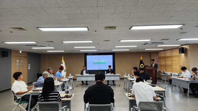 ▲ 이날 발대식에는 위촉장 수여식과 농업인을 위한 대출 교육 등을 진행했다. 김병용 본부장은 