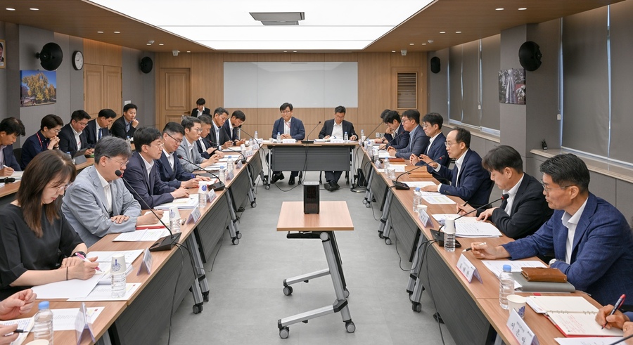 ▲ 추경호 대구시장이 13일 산격청사 대회의실에서 열린 간부회의에서 대구 자부심 회복과 현장 중심 행정 강화를 주문하고 있다.ⓒ대구시