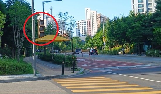 ▲ 13일 오후 인천 영종하늘도시 일대에서 발생한 정전 사고로 꺼진 신호등. ⓒ연합뉴스 제공