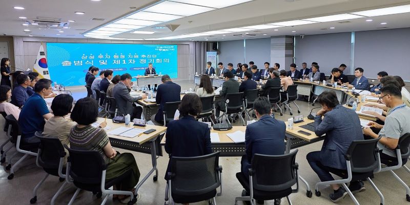 ▲ ‘삼성 투자 행정 지원 추진단’이 출범식과 함께 제1차 정기회의를 개최하고 있다.ⓒ아산시