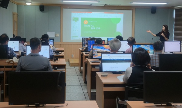 ▲ 금산군 농업인 정보화교육 생성형 인공지능(AI) 과정 교육 모습.ⓒ금산군
