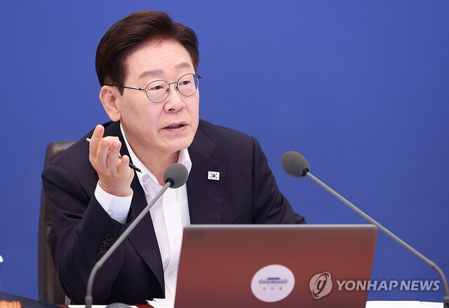 ▲ 이재명 대통령이 14일 청와대에서 열린 국무회의에서 미프진 도입에 대해 발언하고 있다. ⓒ연합뉴스