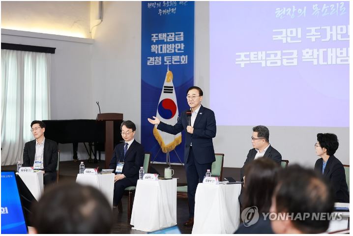 ▲ 김윤덕 국토교통부 장관이 지난 14일 서울 중구 정동 1928 아트센터에서 열린 에서 발언하고 있다.ⓒ연합뉴스