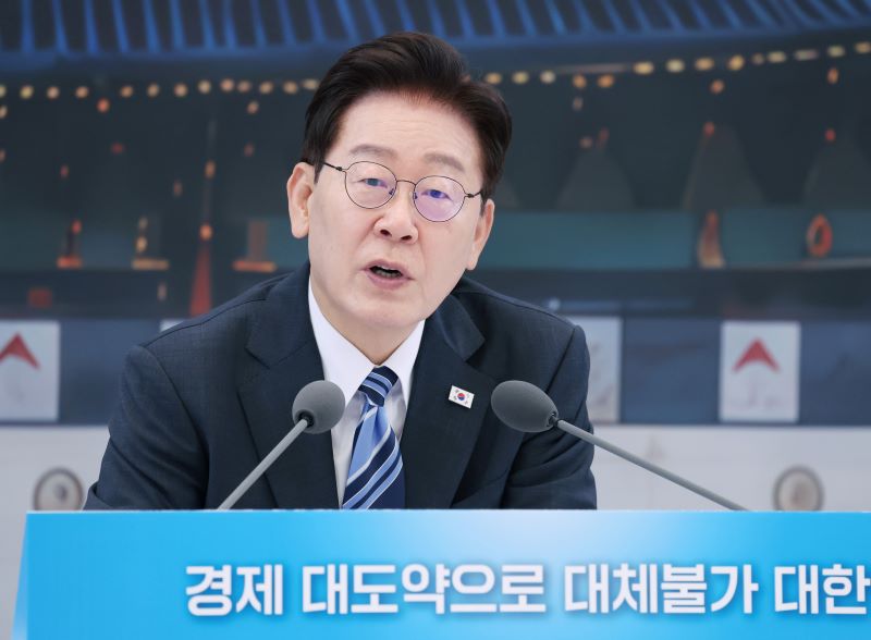 ▲ 이재명 대통령이 15일 청와대 영빈관에서 열린 '삶으로 체감하는 대체불가 대한민국-국민과 함께하는 두 번째 업무보고'에서 발언을 하고 있다. ⓒ뉴시스