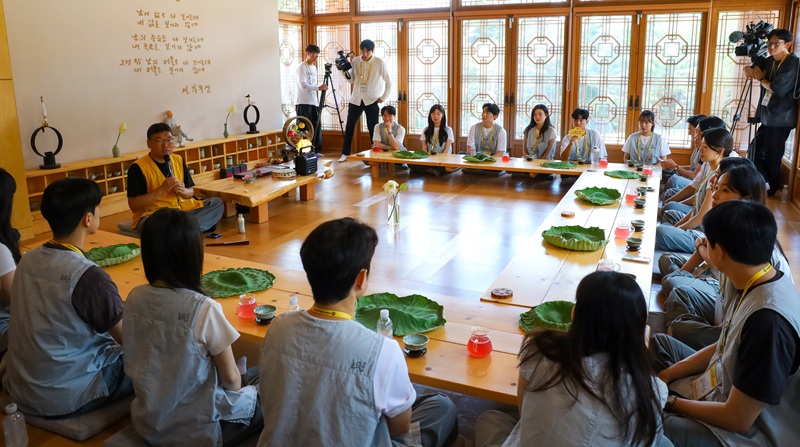 ▲ 강원관광재단과 대한불교조계종사회복지재단이 지난 11~12일 양양 낙산사에서 청춘 만남 프로그램' 나는 절로, 낙산사'를 진행했다. ⓒ강원관광재단