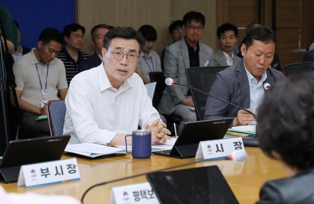 ▲ 간부회의 전면 공개를 결정한 최원용 시장ⓒ평택시 제공