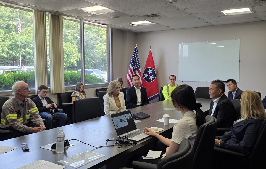 ▲ 마샤 블랙번(Marsha Blackburn) 미국 연방 상원의원이 이승호 고려아연 사장 등 관계자들과 프로젝트 크루서블 추진 현황과 향후 계획에 대해 의견을 나누고 있다.ⓒ고려아연