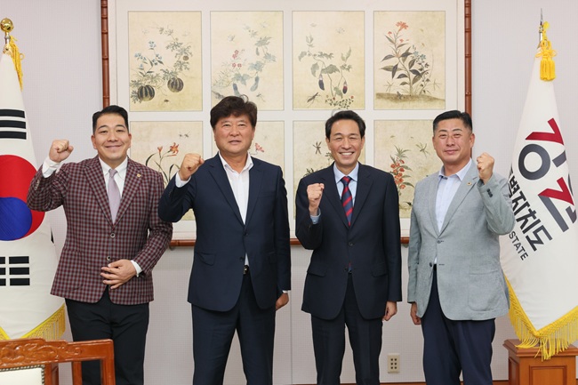 ▲ 김 군수는 이 사업이 남북 4축 완성과 국토 균형발전을 위한 핵심 기반사업인 만큼, 오는 8월 예정된 KDI·기획예산처 2차 회의와 9월 분과위원회 심의 과정에서 예타 통과 최적안인 신북IC~철원IC 노선이 반영될 수 있도록 관심과 협조를 요청했다. ⓒ철원군