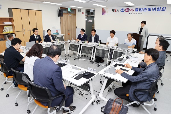 ▲ 윤건영 충북도교육감 2기 출범준비위 회의 장면.ⓒ윤건영 교육감 출범준비위 제공