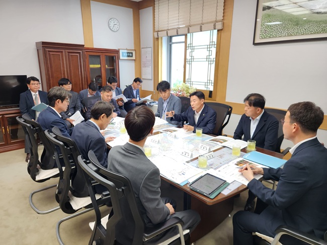 ▲ 김길수 군수가 지난 15일 강원특별자치도를 방문해 우상호 도지사와 면담을 갖고 지역 핵심 현안 해결을 위한 협력 방안을 논의했다. ⓒ영월군