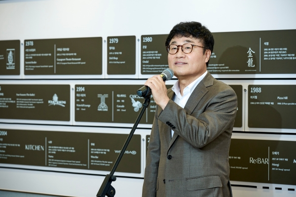 ▲ 워커힐 호텔앤리조트 현몽주 대표가 워커힐 스토리 라운지 오픈을 기념해 환영사를 하고 있다.ⓒ워커힐 호텔앤리조트