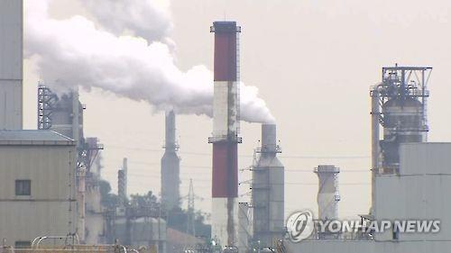 ▲ 산업단지에서 연기가 피어오르는 모습 ⓒ연합뉴스