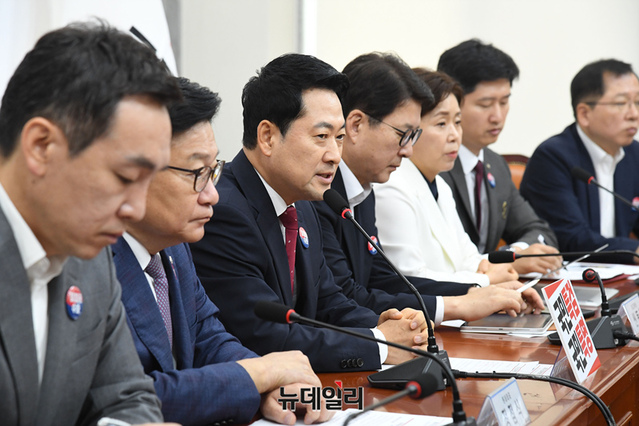 ▲ 장동혁 국민의힘 대표가 16일 국회에서 열린 최고위원회의에 참석해 모두발언을 하고 있다. ⓒ이종현 기자