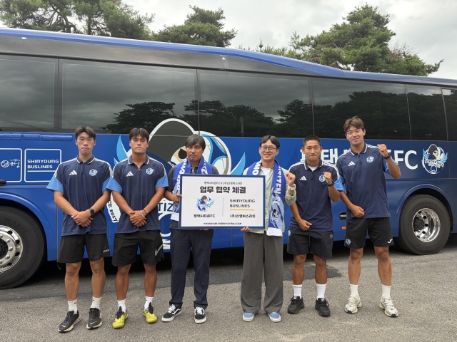 ▲ 평택시티즌FC와 (주)신영버스라인 업무협약 체결ⓒ평택시티즌FC 제공
