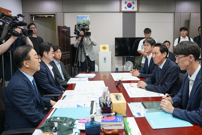 우상호 강원도지사, SOC 현안 위해 김윤덕 국토부 장관 면담 ···  정부차원 협력 요청