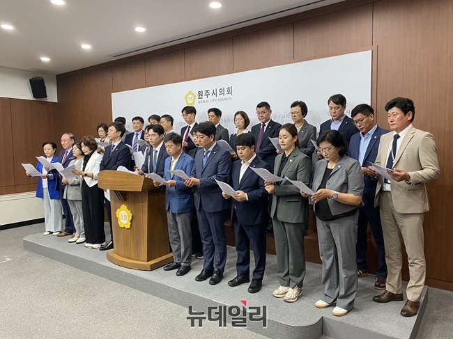 ▲ 원주시의회가 20일 기자간담회를 열고 향후 의정운영 방향에 대해 설명하고 지방의회법 제정 촉구를 하고 나섰다. ⓒ이달수기자