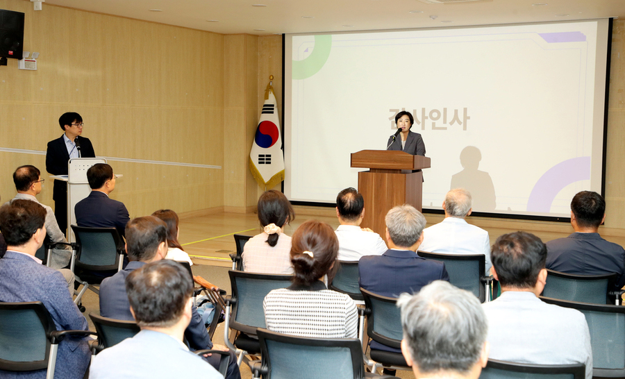 ▲ 민선 9기 전남광주통합특별시 북구청장직 인수위원회 해단식에서 신수정 북구청장이 인사말을 하고있다.ⓒ전남광주통합특별시 북구청 제공