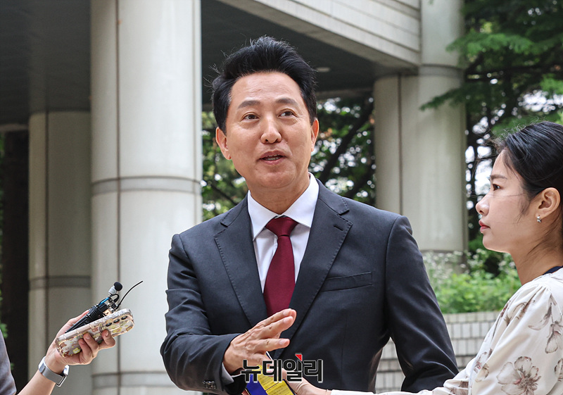 ▲ 오세훈 서울시장이 지난달 10일 서울 서초구 서울중앙지방법원에서 열린 정치자금법 위반 혐의 사건 1심 속행 공판에 출석하고 있다. ⓒ서성진 기자