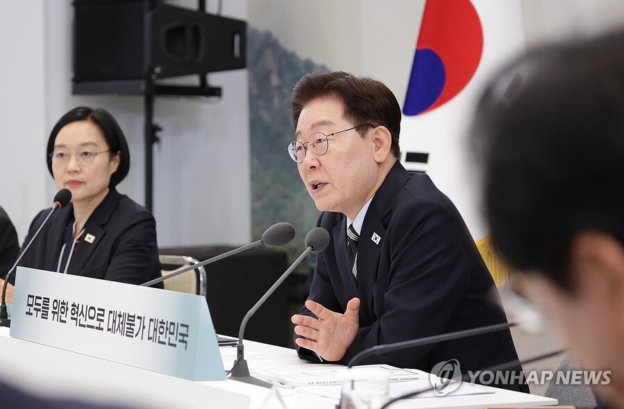 ▲ 이재명 대통령이 16일 청와대 영빈관에서 열린 부처 업무보고에서 발언하고 있다. ⓒ연합뉴스