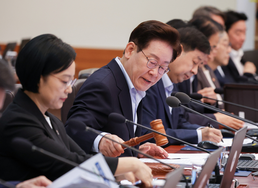▲ 이재명 대통령이 21일 청와대에서 국무회의 개회선언을 하고 있다. ⓒ연합뉴스